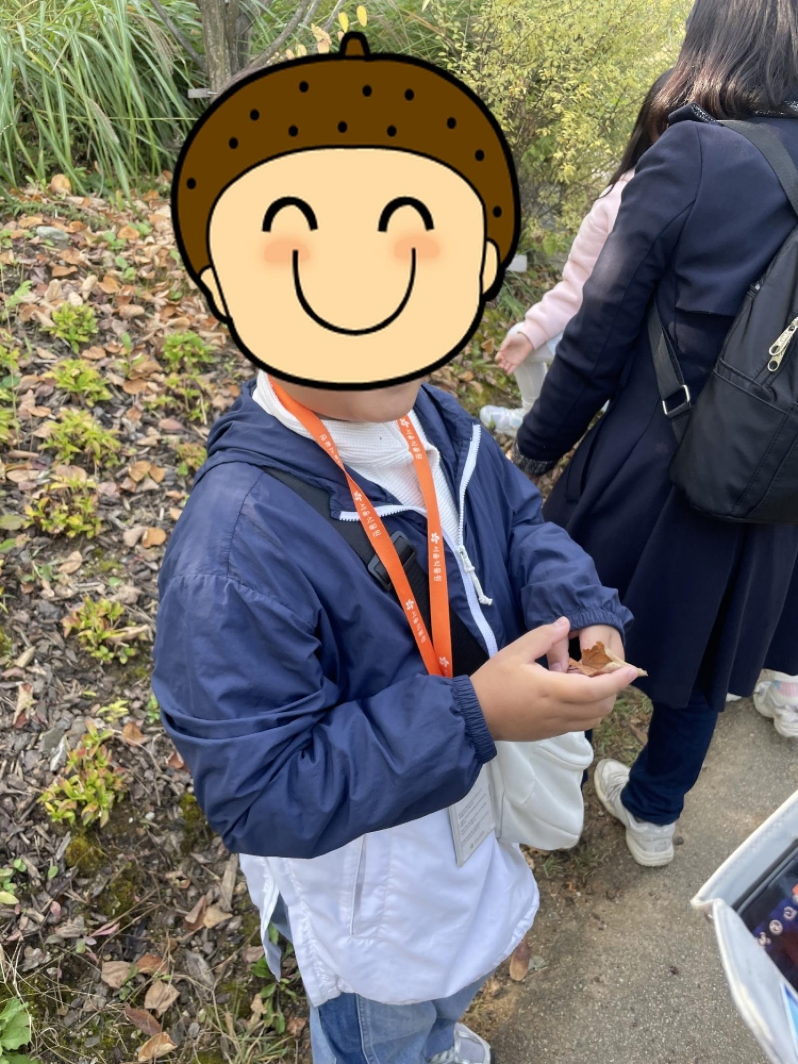 그림입니다.  원본 그림의 이름: [꾸미기]IMG_2209.jpg  원본 그림의 크기: 가로 3024pixel, 세로 4032pixel  사진 찍은 날짜: 2025년 10월 25일 오후 10:38  카메라 제조 업체 : Apple  카메라 모델 : iPhone 12 mini  프로그램 이름 : 18.6.2  F-스톱 : 1.6  노출 시간 : 1/212초  ISO 감도 : 32  노출 모드 : 자동  35mm 초점 거리 : 26  프로그램 노출 : 자동 제어 