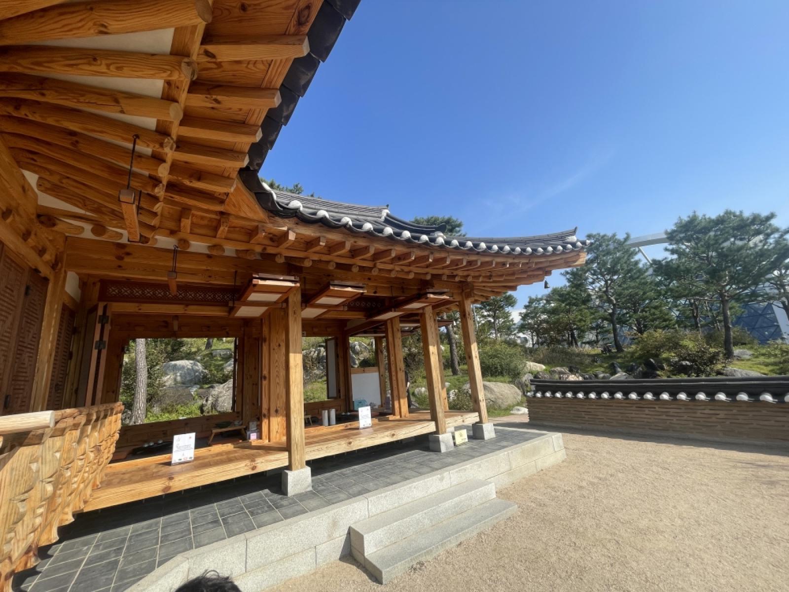 external_image 그림입니다. 원본 그림의 이름: IMG_2220.jpg 원본 그림의 크기: 가로 4032pixel, 세로 3024pixel 사진 찍은 날짜: 2025년 10월 25일 오후 10:59 카메라 제조 업체 : Apple 카메라 모델 : iPhone 12 mini 프로그램 이름 : 18.6.2 F-스톱 : 2.4 노출 시간 : 1/675초 ISO 감도 : 25 노출 모드 : 자동 35mm 초점 거리 : 14 프로그램 노출 : 자동 제어 모드 측