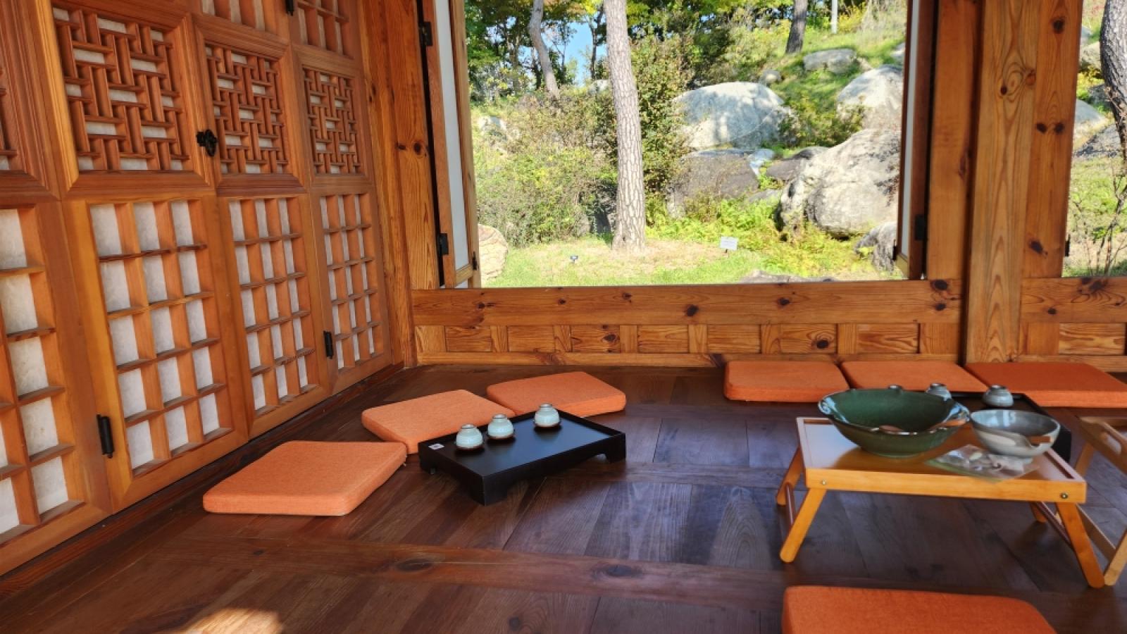 external_image 그림입니다. 원본 그림의 이름: IMG_2266.JPG 원본 그림의 크기: 가로 4000pixel, 세로 2252pixel 사진 찍은 날짜: 2025년 10월 25일 오후 10:59 카메라 제조 업체 : samsung 카메라 모델 : SM-S901N 프로그램 이름 : S901NKSU3CWGI F-스톱 : 1.8 노출 시간 : 1/329초 ISO 감도 : 20 색 대표 : sRGB 노출 모드 : 자동 35mm 초점 거리 : 23 프로그램