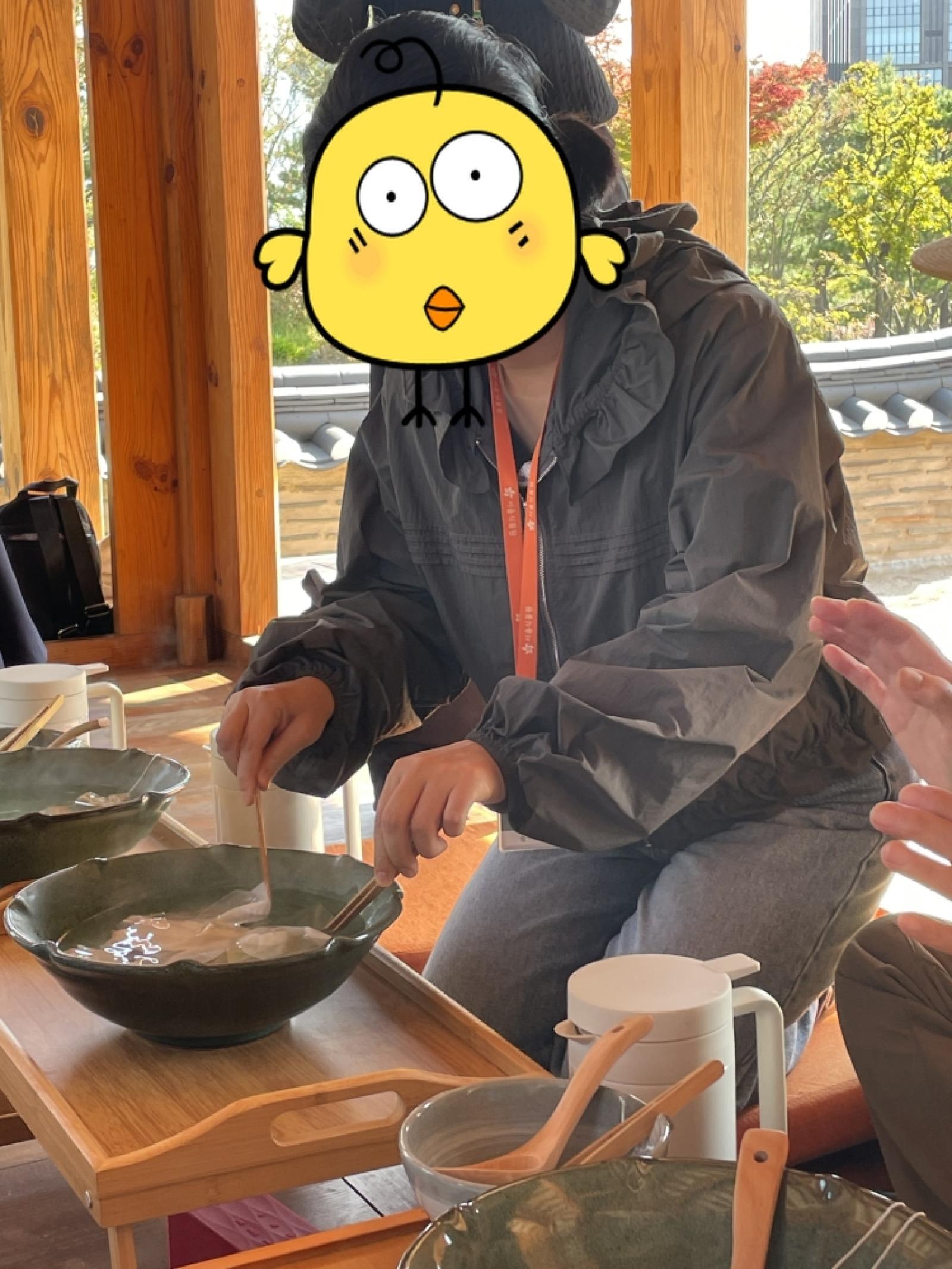 그림입니다.  원본 그림의 이름: [꾸미기]IMG_2227.jpg  원본 그림의 크기: 가로 3024pixel, 세로 4032pixel  사진 찍은 날짜: 2025년 10월 25일 오후 11:12  카메라 제조 업체 : Apple  카메라 모델 : iPhone 12 mini  프로그램 이름 : 18.6.2  F-스톱 : 1.6  노출 시간 : 1/121초  ISO 감도 : 40  노출 모드 : 자동  35mm 초점 거리 : 57  프로그램 노출 : 자동 제어 