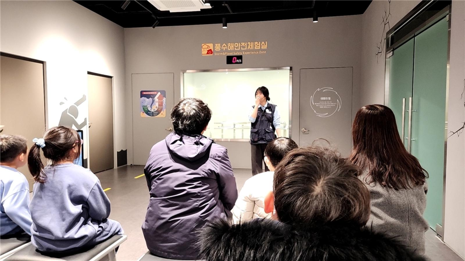 그림입니다.  원본 그림의 이름: IMG_2675.jpeg  원본 그림의 크기: 가로 1920pixel, 세로 1080pixel  사진 찍은 날짜: 2025년 12월 06일 오후 11:18  색 대표 : sRGB  EXIF 버전 : 0221