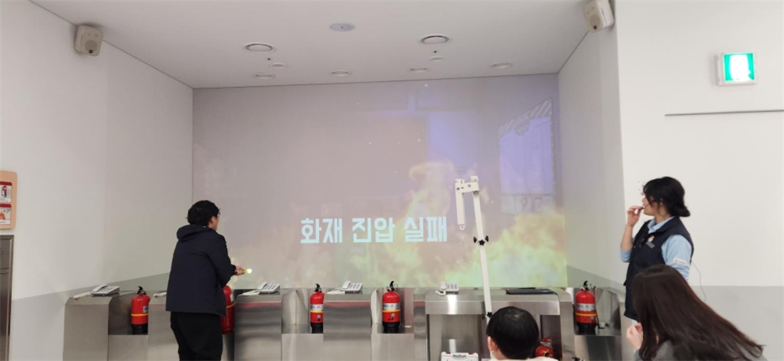 그림입니다.  원본 그림의 이름: IMG_2681.jpeg  원본 그림의 크기: 가로 4000pixel, 세로 1848pixel  사진 찍은 날짜: 2025년 12월 06일 오후 11:50  카메라 제조 업체 : samsung  카메라 모델 : SM-S901N  프로그램 이름 : S901NKSU3CWGI  F-스톱 : 1.8  노출 시간 : 1/120초  ISO 감도 : 200  색 대표 : sRGB  노출 모드 : 자동  35mm 초점 거리 : 23  프로그