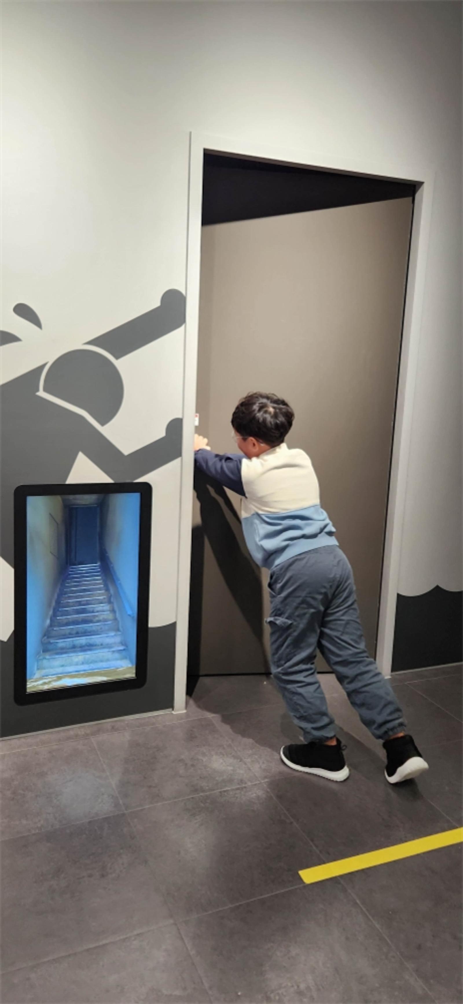 그림입니다.  원본 그림의 이름: [꾸미기]IMG_2677.jpeg  원본 그림의 크기: 가로 1848pixel, 세로 4000pixel  사진 찍은 날짜: 2025년 12월 06일 오후 11:32  카메라 제조 업체 : samsung  카메라 모델 : SM-S901N  프로그램 이름 : S901NKSU3CWGI  F-스톱 : 1.8  노출 시간 : 1/120초  ISO 감도 : 160  색 대표 : sRGB  노출 모드 : 자동  35mm 초점 거리 : 23