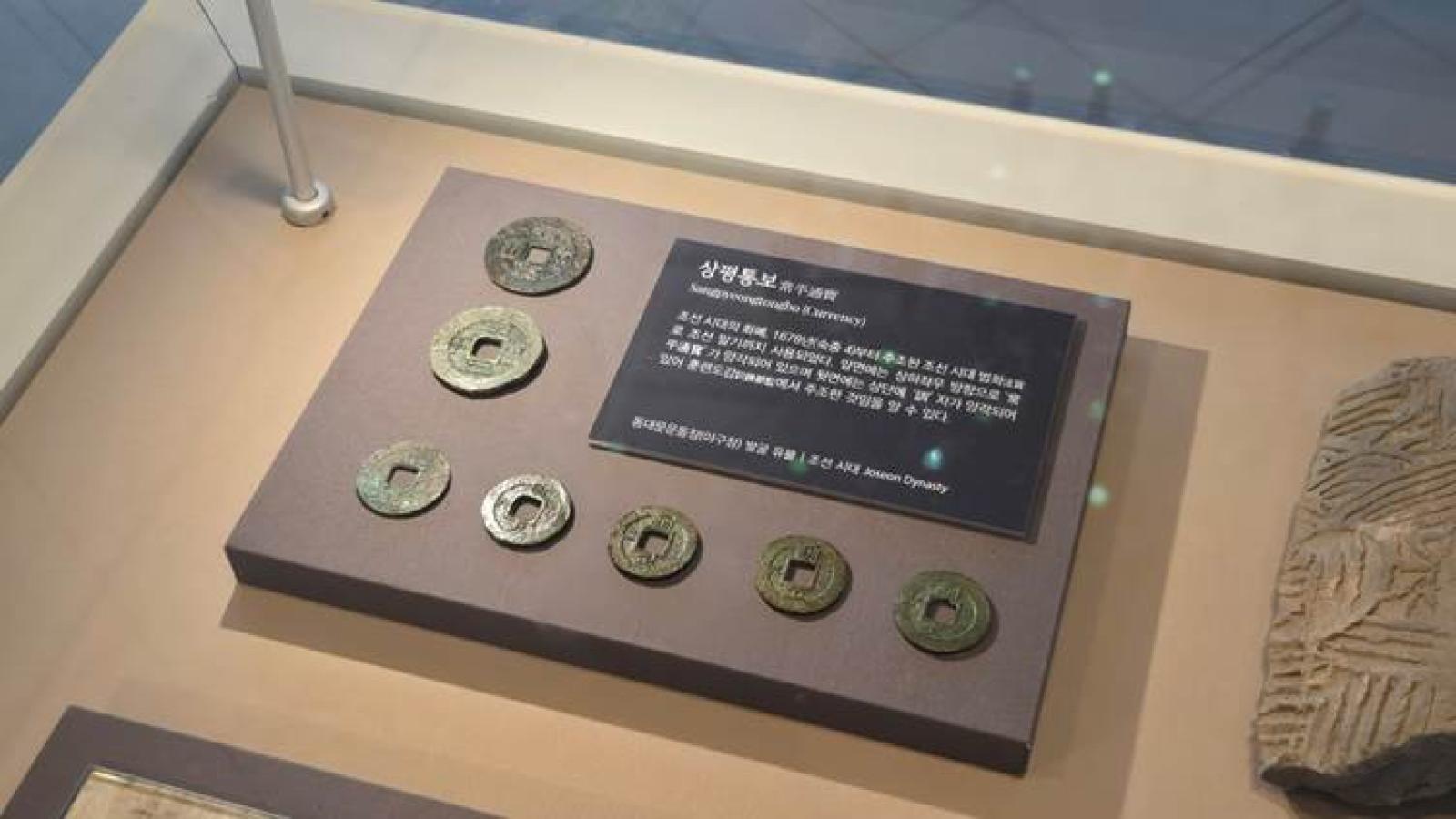 텍스트, 스크린샷, 벽, 실내이(가) 표시된 사진  AI 생성 콘텐츠는 정확하지 않을 수 있습니다.