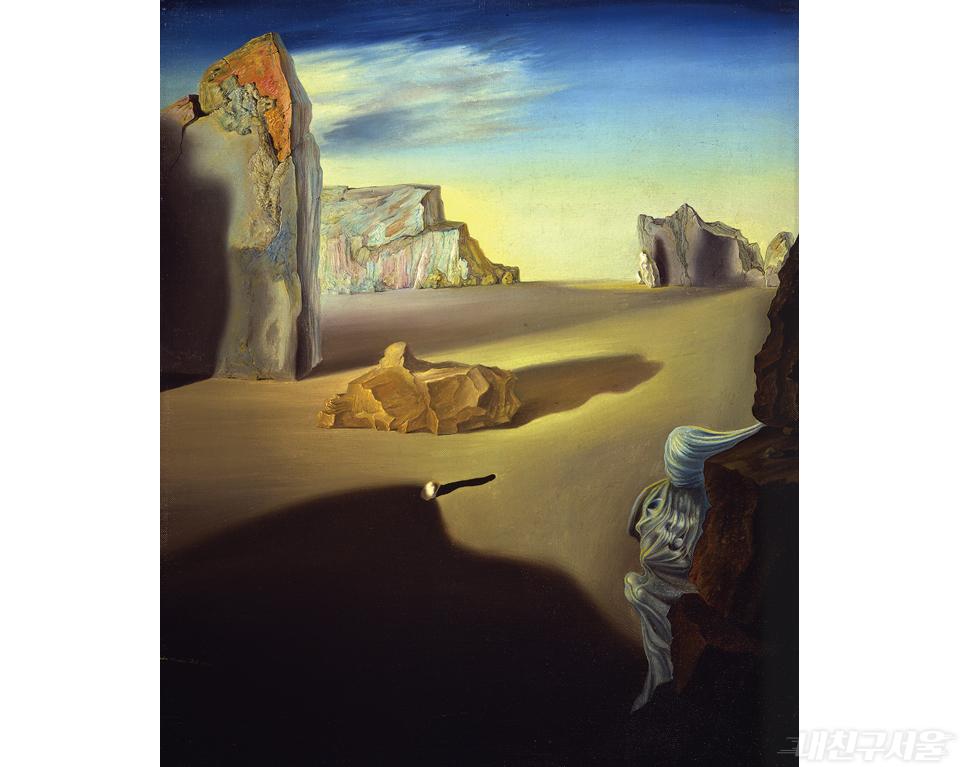 다가오는 밤의 그림자(The Shades of Night Descending), 1931 ⓒ Salvador Dali, Fundacio Gala-Salvador Dali, SACK, 2021