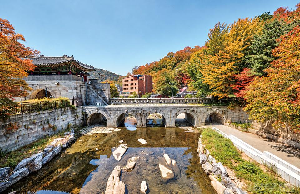 홍제천 홍지마당